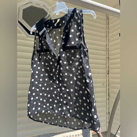 Beautiful Block Design Sheer Blouse - Picture 6 of 9